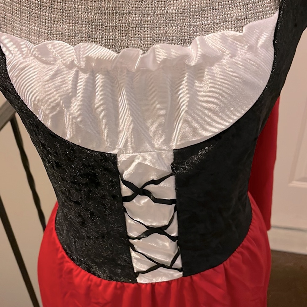 COSTUME | Little Red Riding Hood - Picture 3 of 5